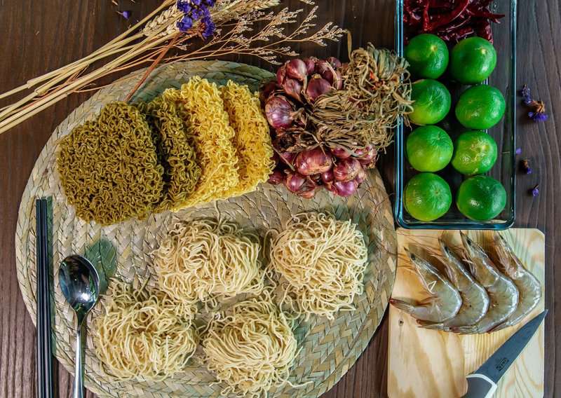 How To Make Khao Soi – Northern Thailand’s Famous Curry Noodle Soup 2 How to Make Khao Soi – Authentic Khao Soi (Recipe Guide)