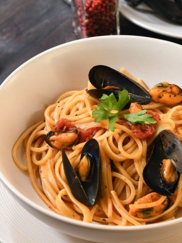 How to Make Seafood Pasta - Authentic Seafood Pasta (Recipe Guide) Tips And Calories