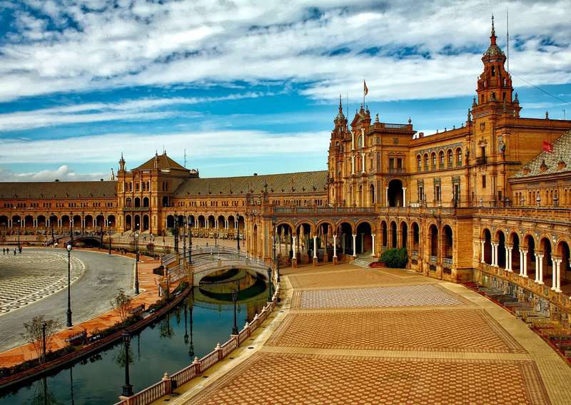 10 Common Mistakes To Avoid In Seville And How To Avoid Them, 7 Tourist Traps to Avoid in Seville (Travel Guide)