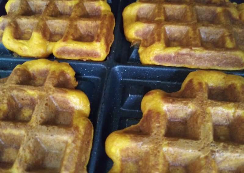 How to Make Waffles - Authentic Waffles (Recipe Guide) Tips and Calories