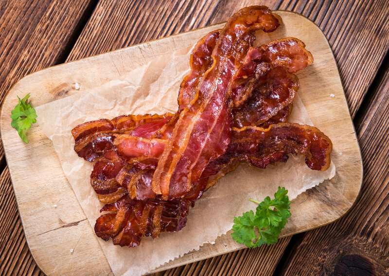 How to Make Eggs Benedict - Authentic Eggs Benedict (Recipe Guide) Tips and Calories