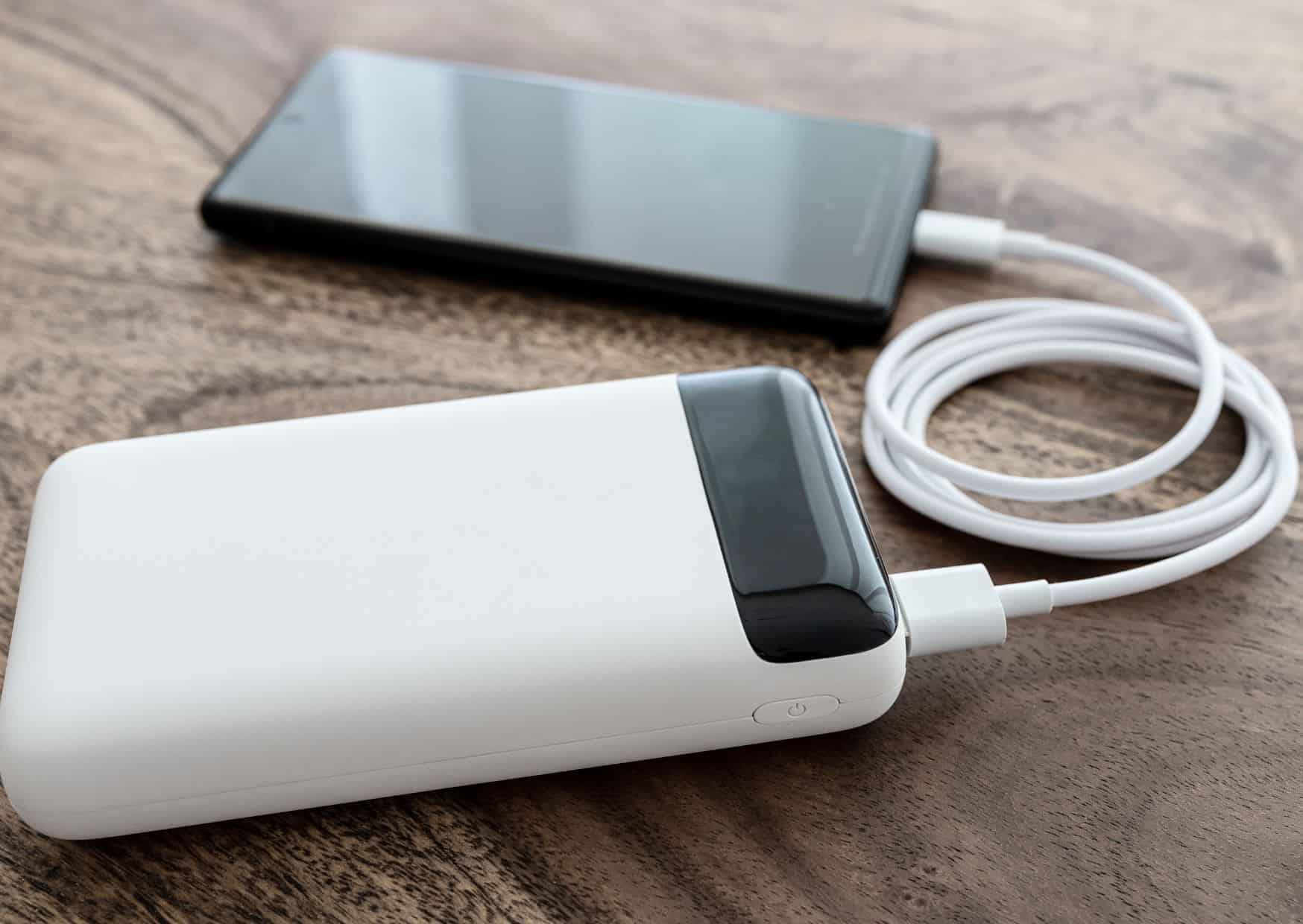 8 Genius Airport Tricks You’ll Wish You Knew Sooner 3 8 Airport Tricks That All Travelers Should Know, Portable Charger