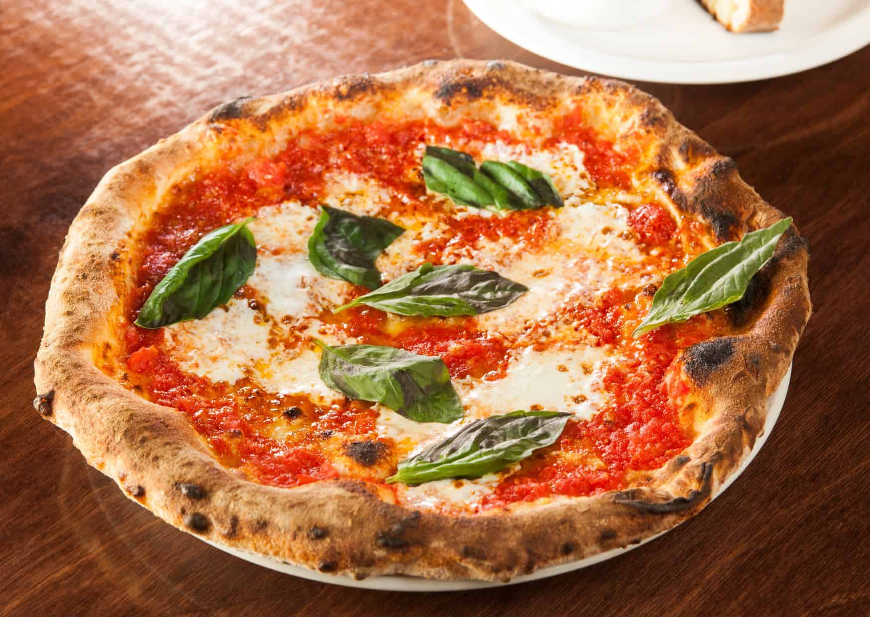 Which Is The Most Popular Dish In The World (Recipe Guide), Difference Between Argentinian Pizza and Italian Pizza, How To Make Margherita Pizza (Recipe Guide) Tips And Calories