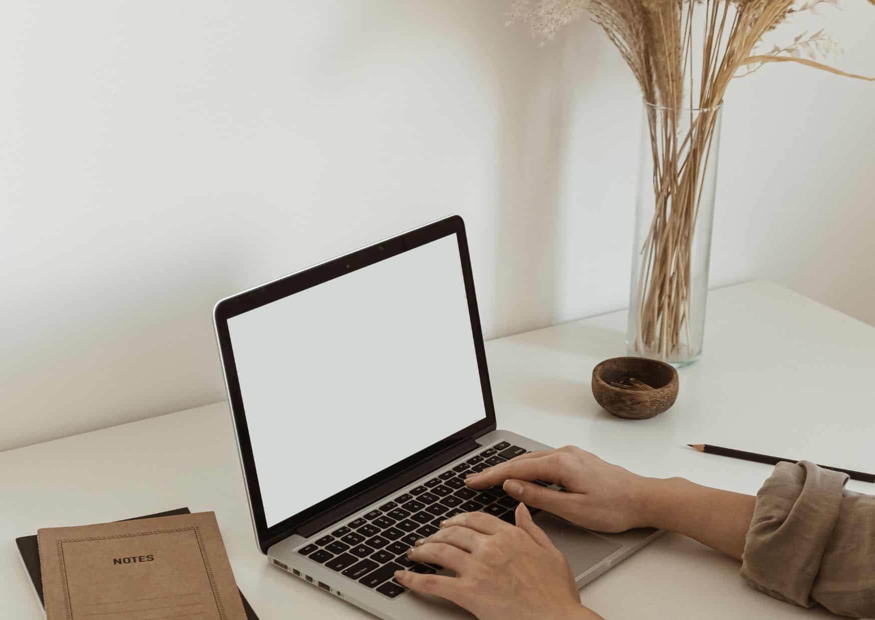 Why Packing Light Isn’t Always Smart: The Dark Side of Minimalist Travel 5 10 Minimalist Tips For Living A Minimalist Lifestyle