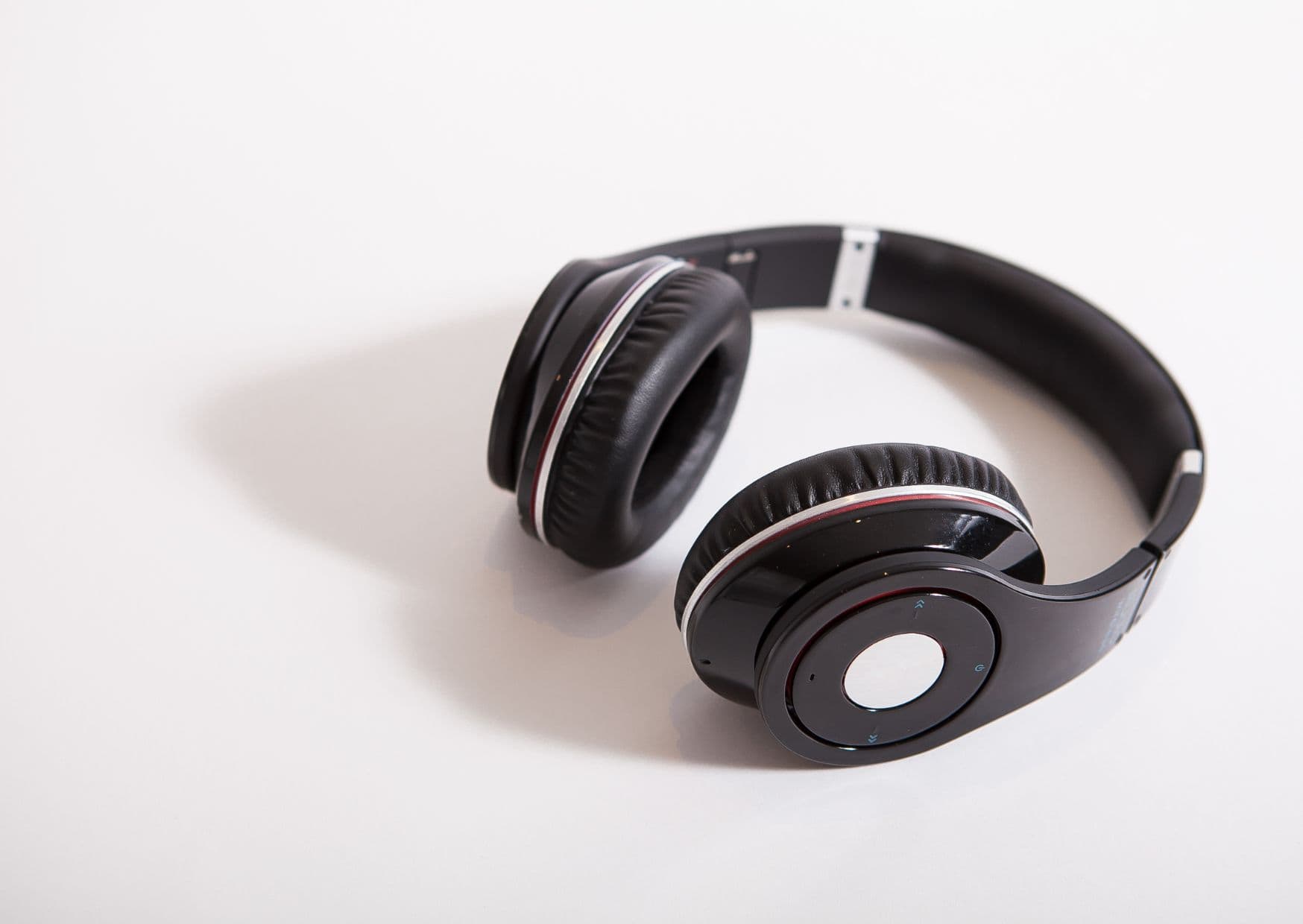 Travel Gadgets You Must Pack On Your Next Trip