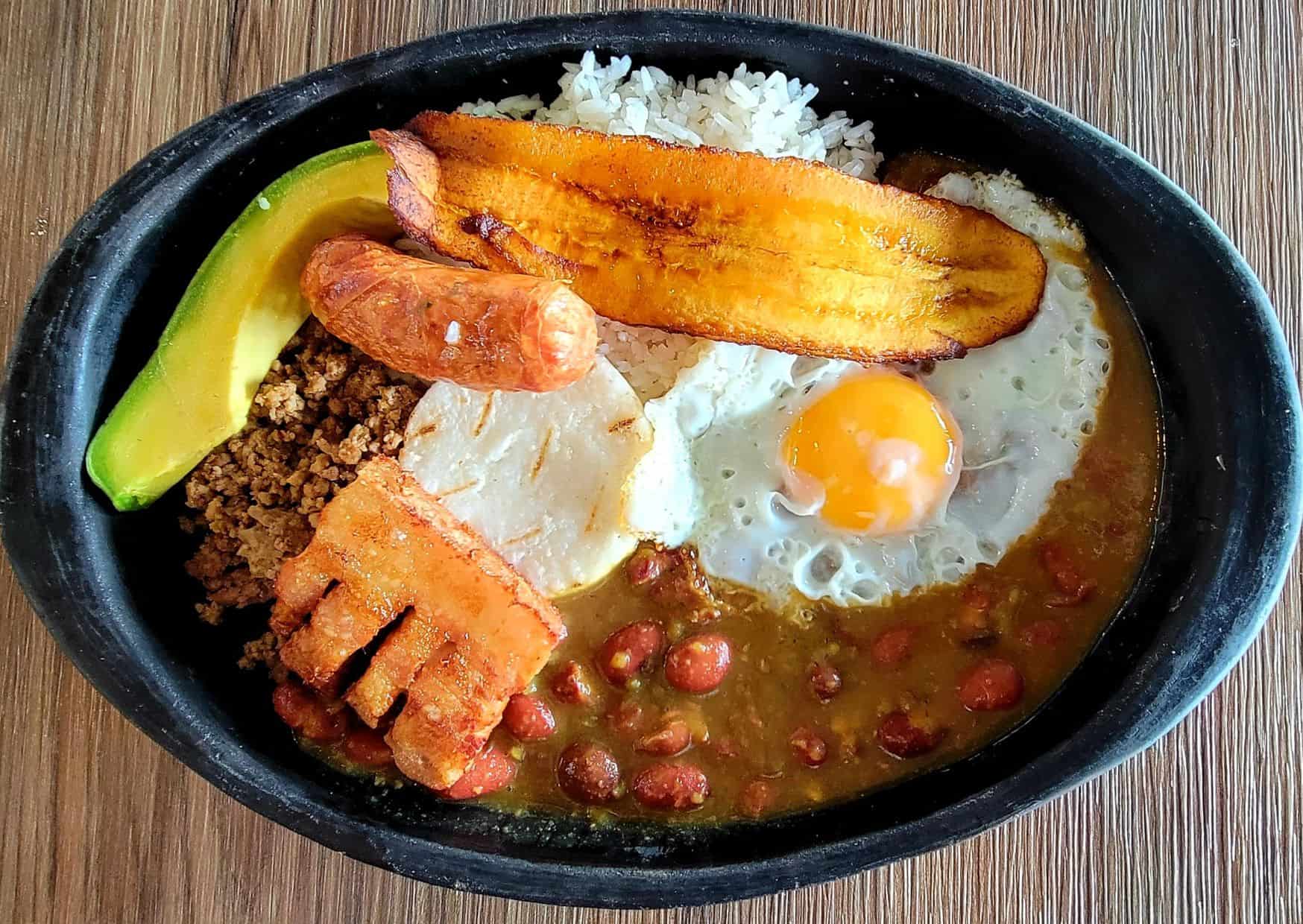 How To Make Bandeja Paisa (Recipe Guide)