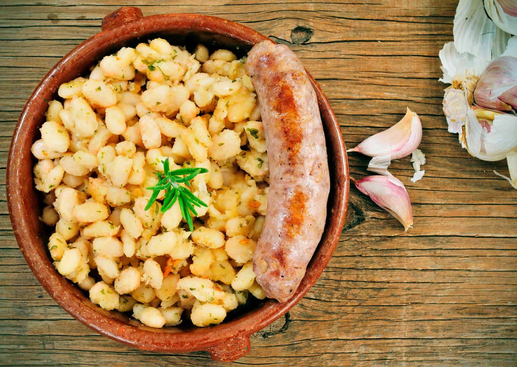 10 Must Foods to Try When Visiting Barcelona, Botifarra with mongetes