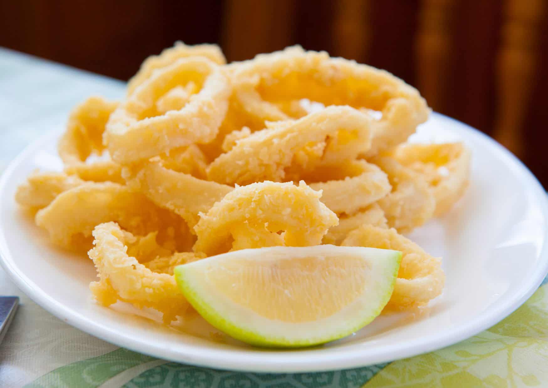 How To Make Calamares A la Romana Fried Calamari (Recipe Guide)
