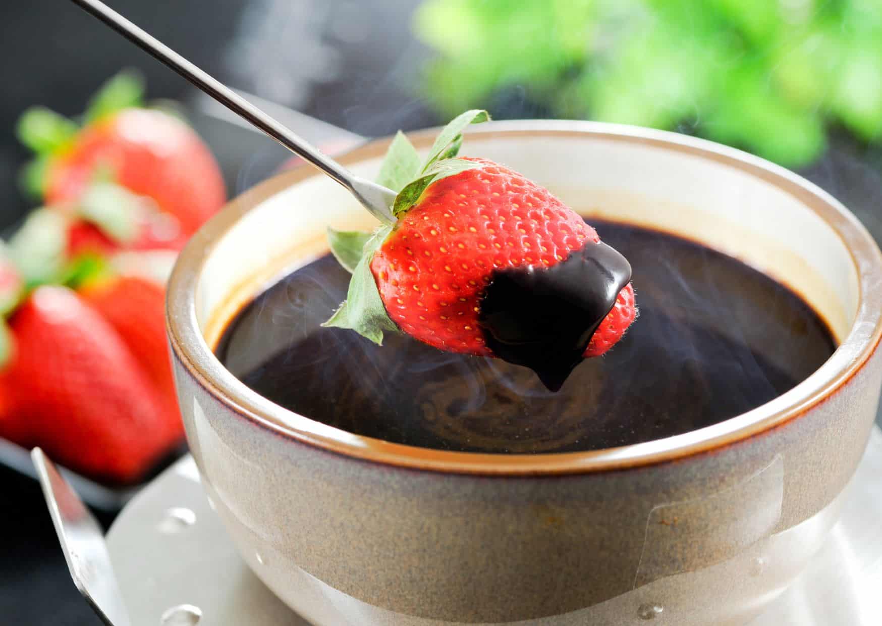 How To Make Chocolate Fondue (Recipe Guide)