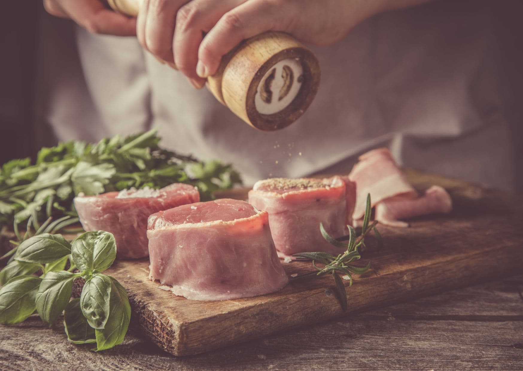 How to Make Filet Mignon with Red Wine Sauce (Recipe Guide)