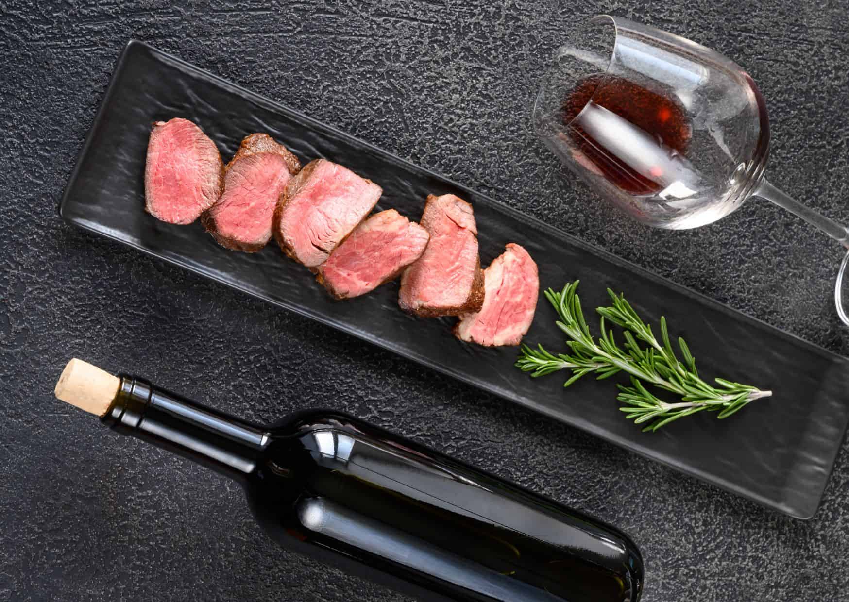 How to Make Filet Mignon with Red Wine Sauce (Recipe Guide)