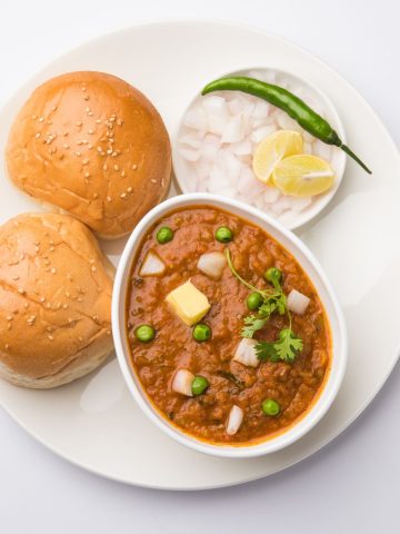 How To Make Homemade Pav Bhaji (Recipe Guide)