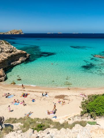 Afraid Of Flying? 10 Tips To Avoid Panic When Flying, Why Spain is One of the Most Visited Countries in the World, 15 Reasons For Americans to Move to Spain, 10 Common Mistakes to Avoid on Spanish Beaches And How to Avoid Them