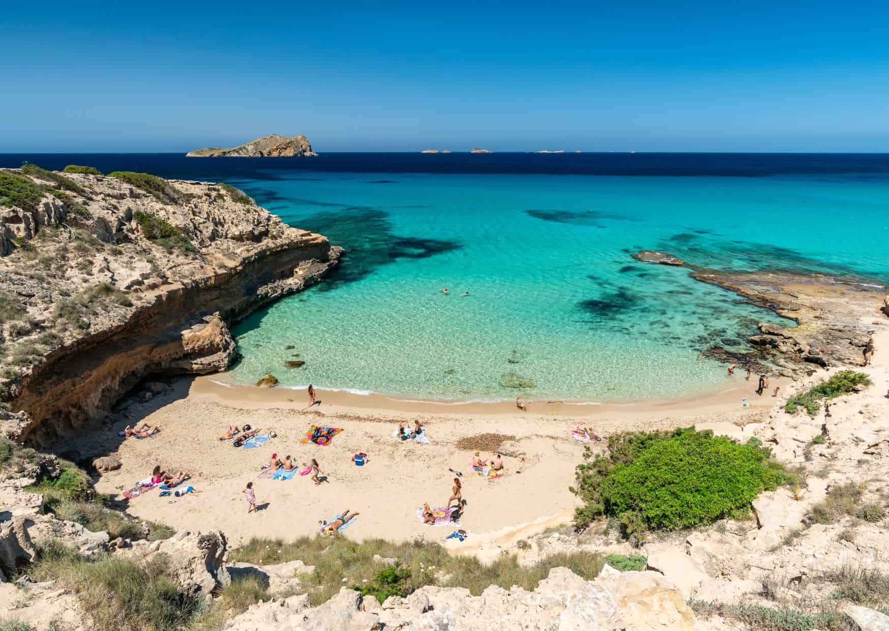 Afraid Of Flying? 10 Tips To Avoid Panic When Flying, Why Spain is One of the Most Visited Countries in the World, 15 Reasons For Americans to Move to Spain, 10 Common Mistakes to Avoid on Spanish Beaches And How to Avoid Them