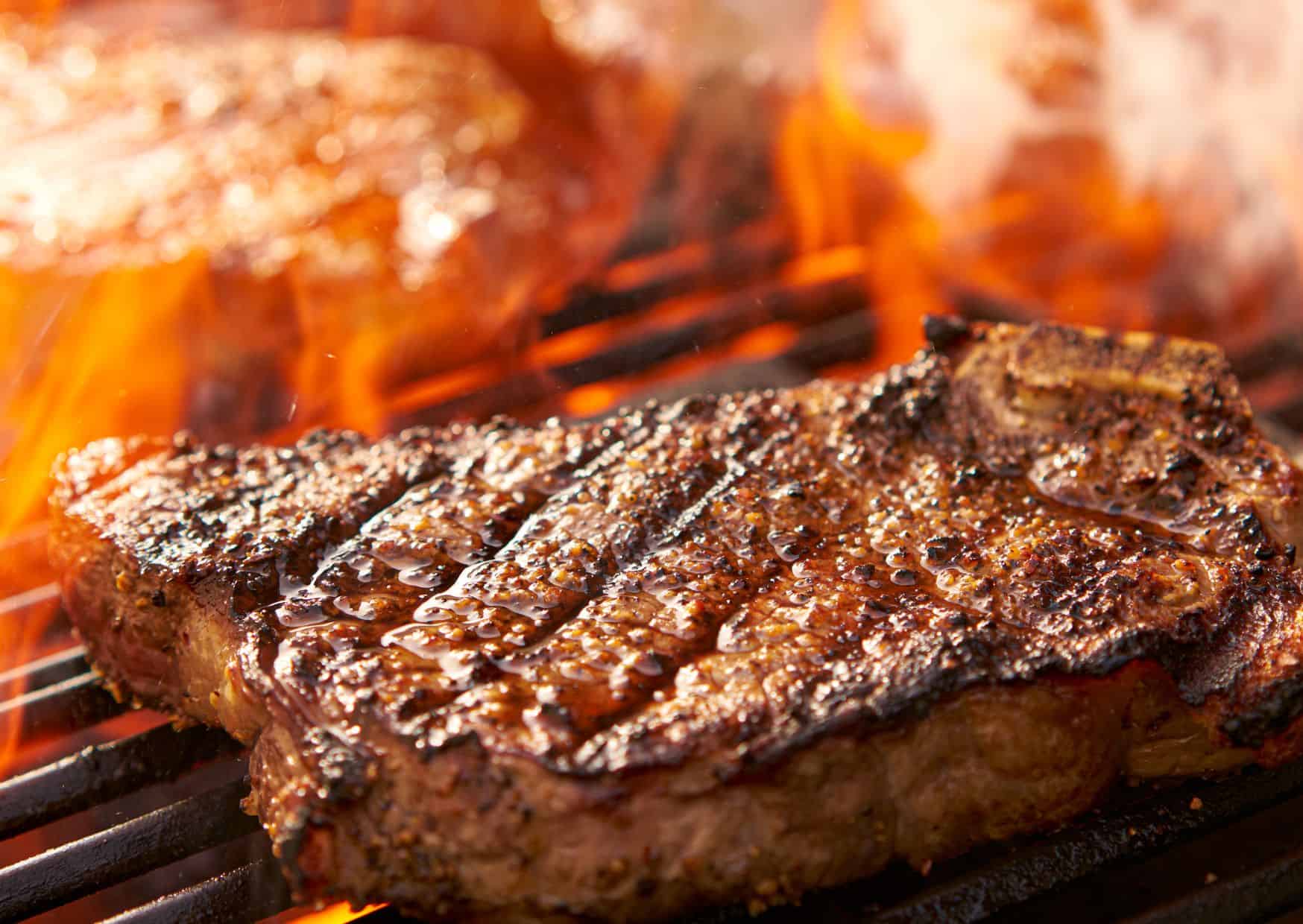 10 Foods Chefs Say You Should Never Order at a Restaurant — And What to Pick Instead 2 How To Make Spanish Txuleton Beef Steak (Recipe Guide)