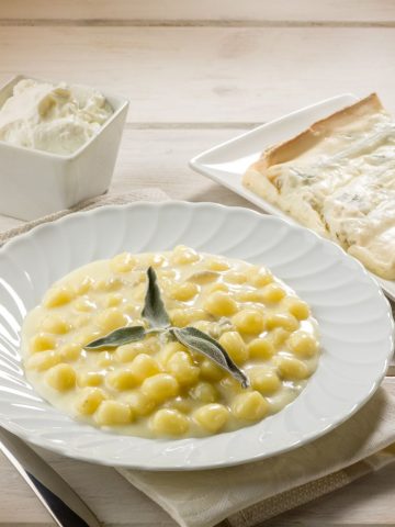 How To Make Gnocchi Alla Gorgonzola (Recipe Guide)