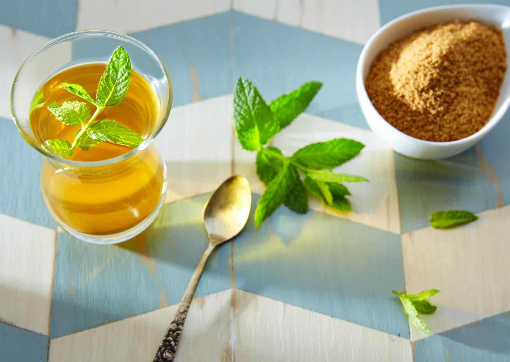 How To Make Homemade Moroccan Mint Tea (Recipe Guide)