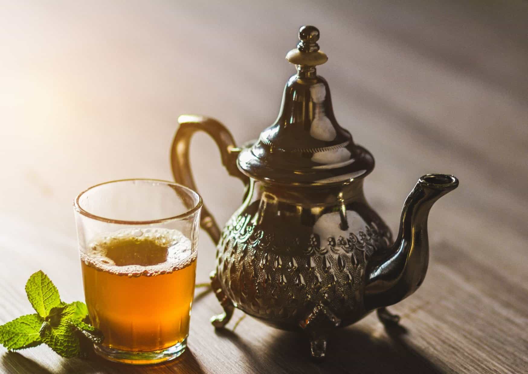 How To Make Homemade Moroccan Mint Tea (Recipe Guide)