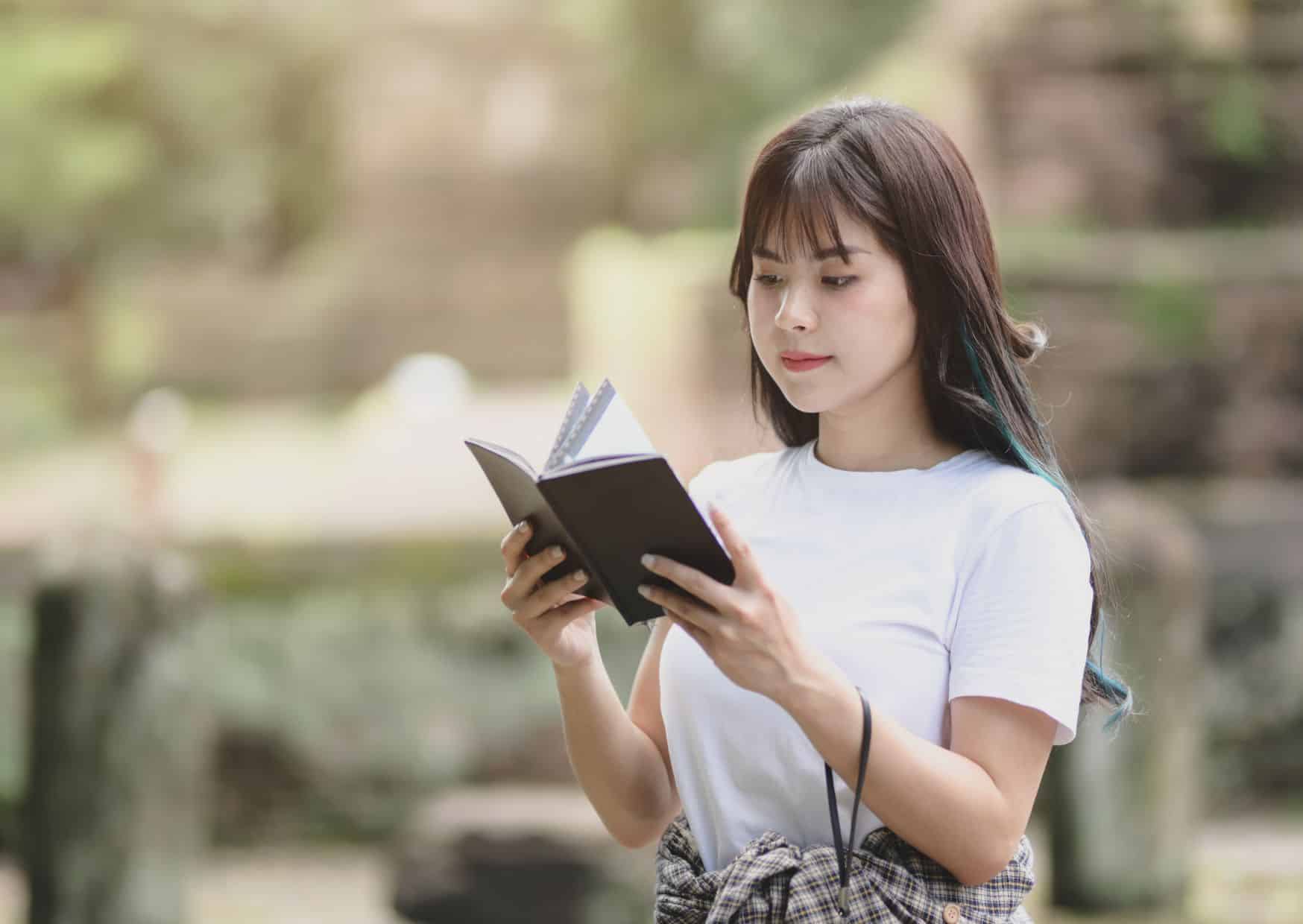 Best Books to Read While Traveling