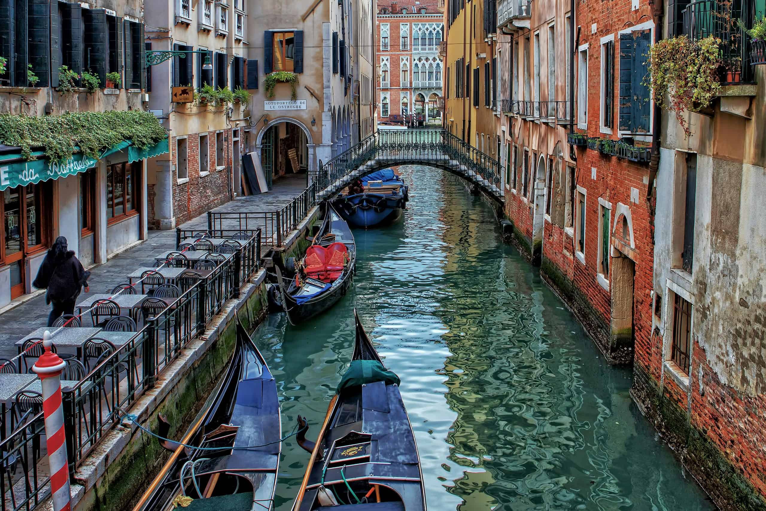 Don't Do This In Venice: 15 Things Not To Do In Venice, Paradise Lost: See 7 Cities in the World Overwhelmed by AirBnBs