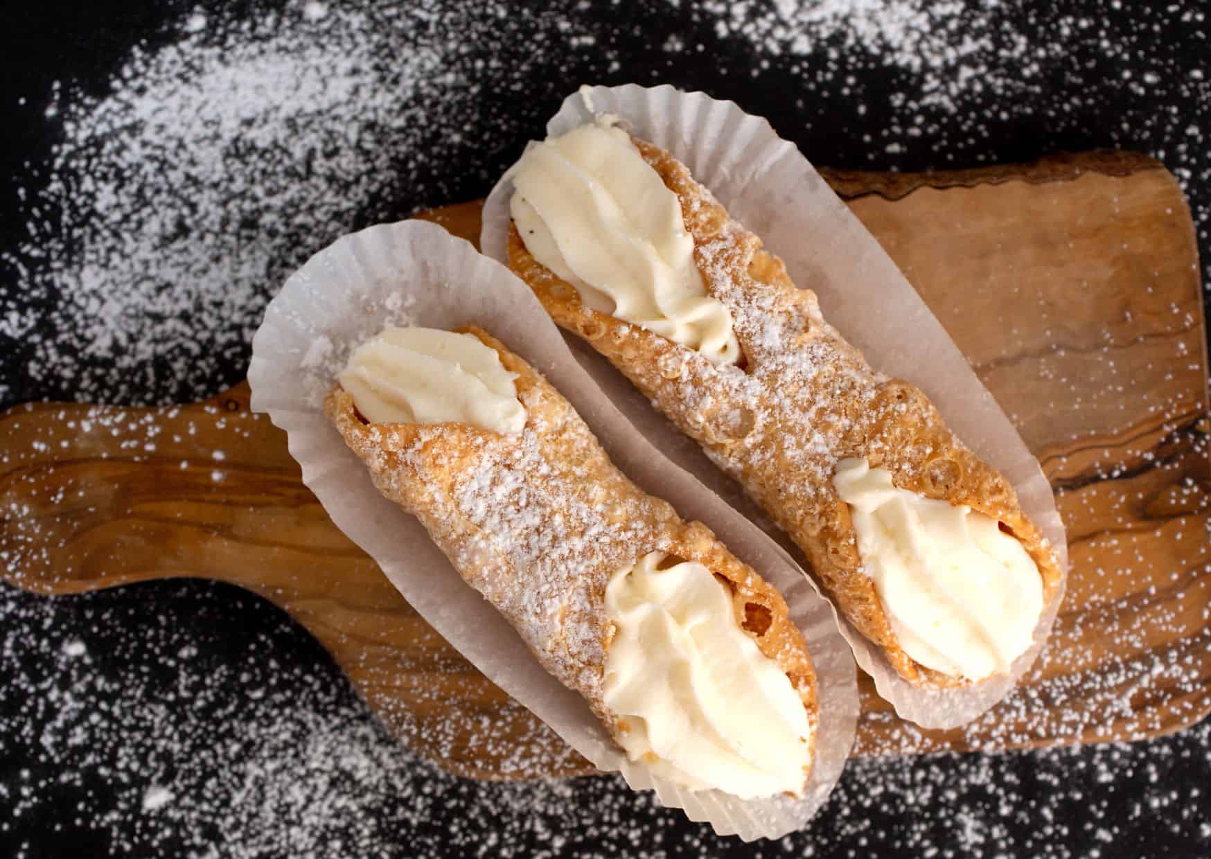 How To Make Homemade Cannoli (Recipe Guide)