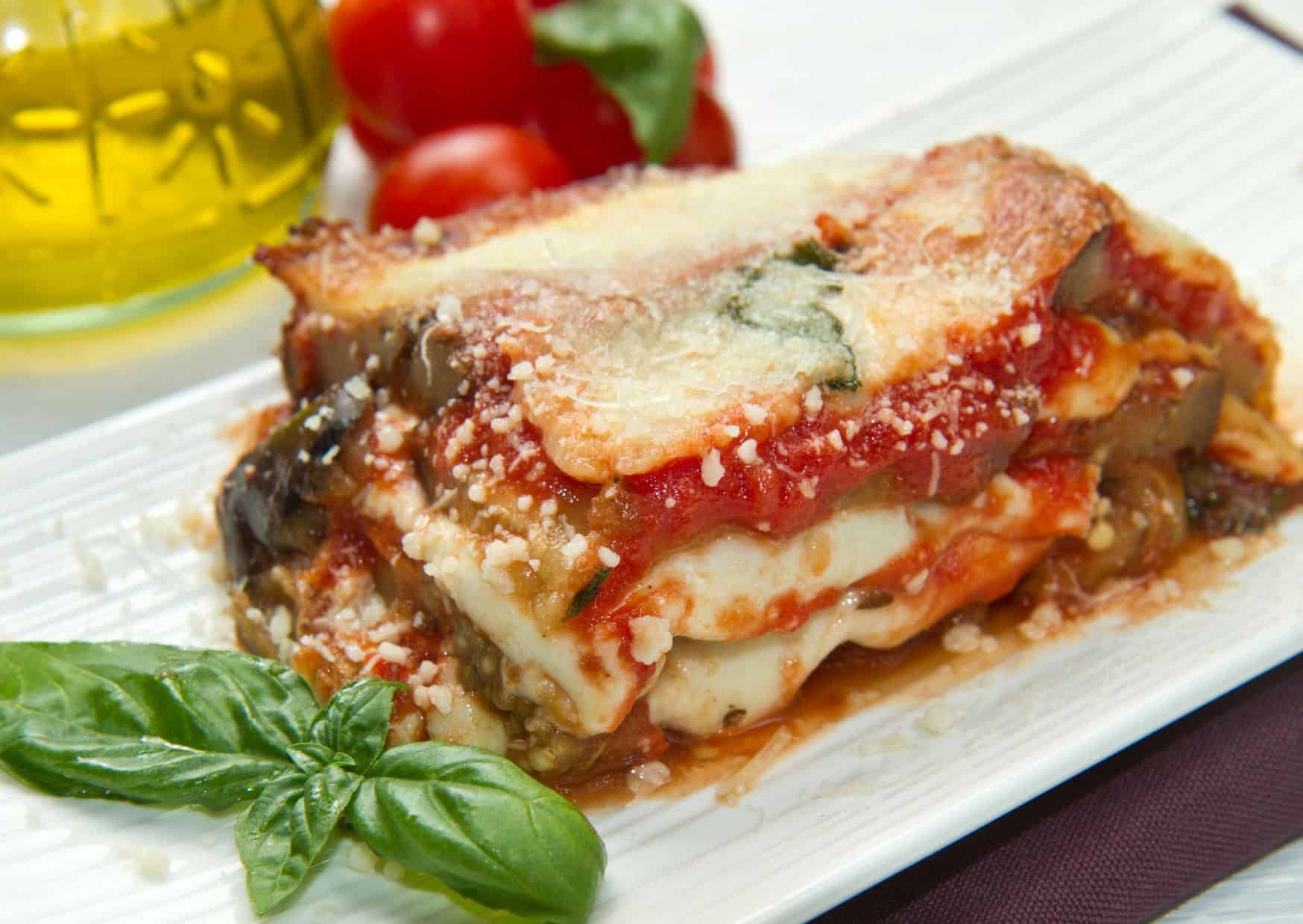 How To Make Homemade Eggplant Parmigiana (Recipe Guide)