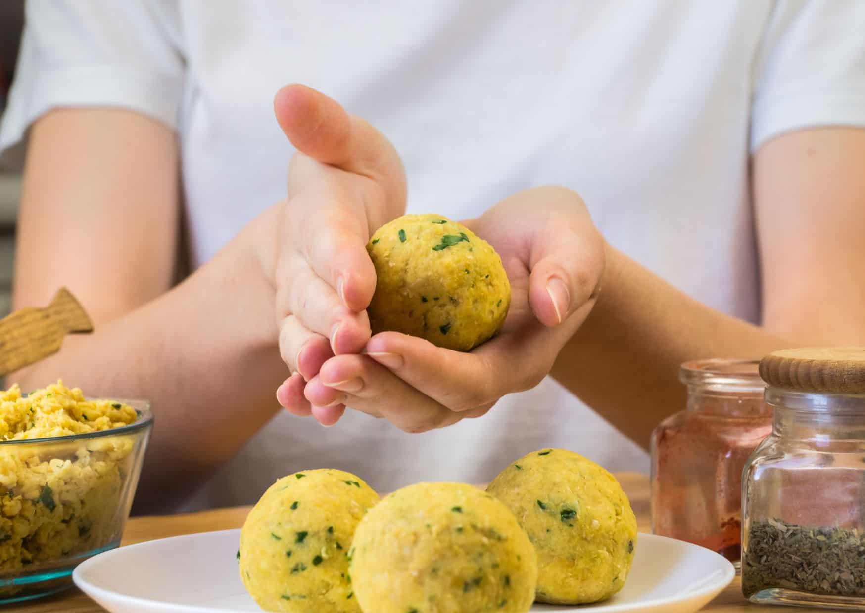 How to Make Homemade Falafel (Recipe Guide)