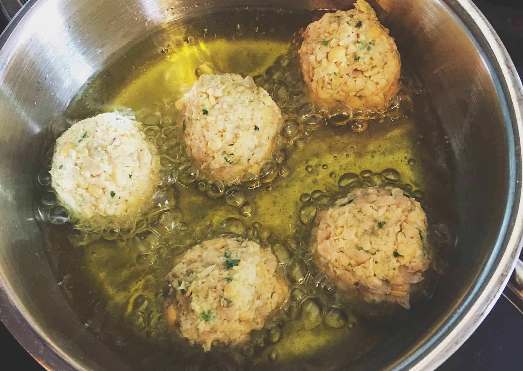 How to Make Homemade Falafel (Recipe Guide)