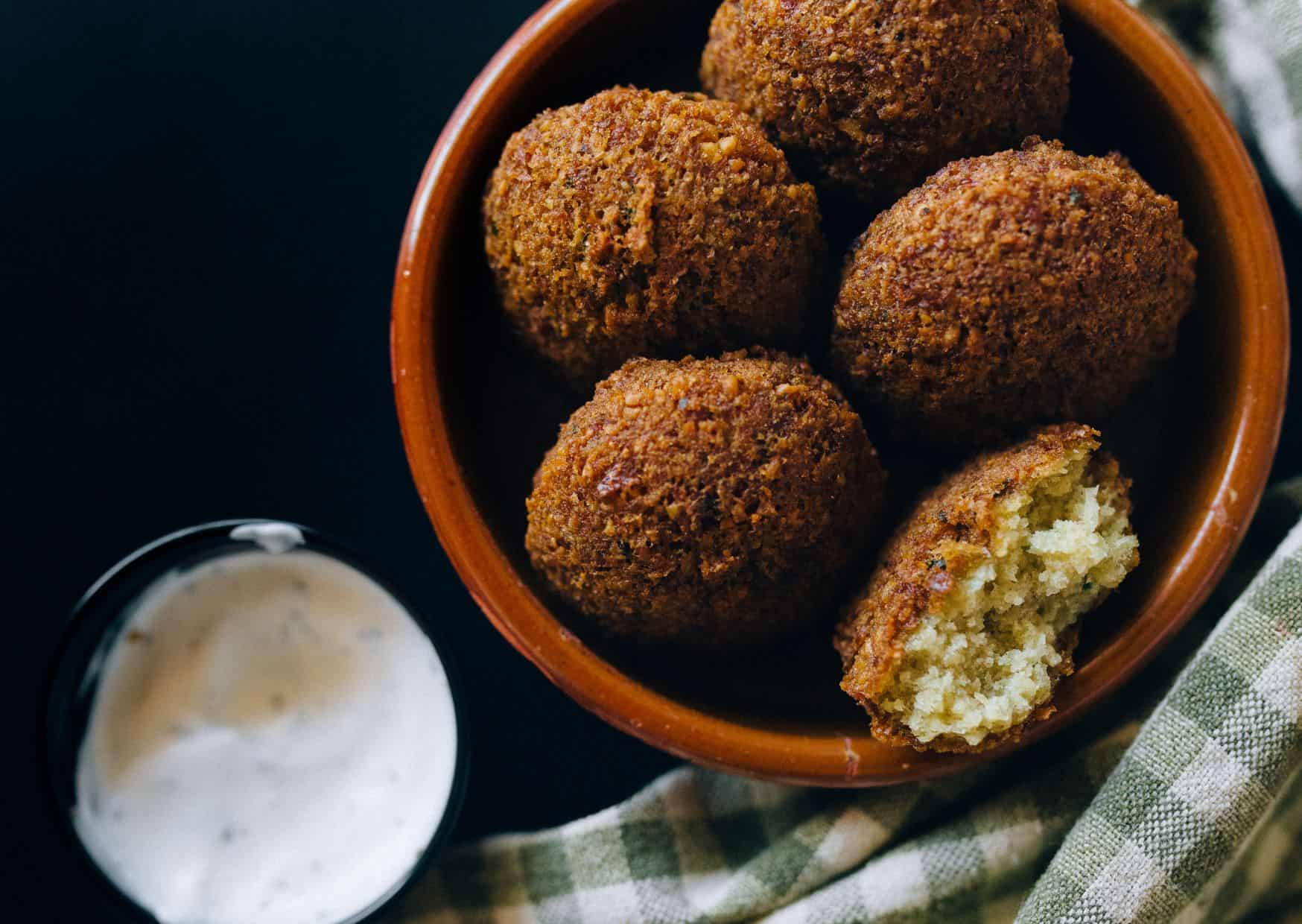 How to Make Homemade Falafel (Recipe Guide)