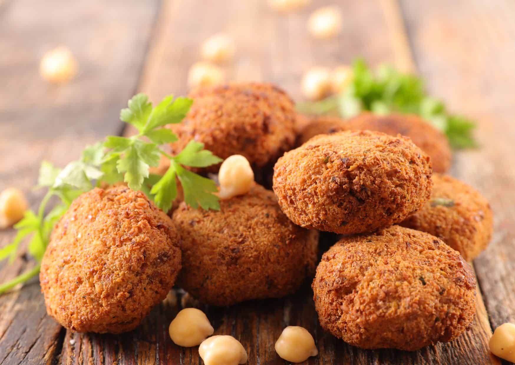 How to Make Homemade Falafel (Recipe Guide)