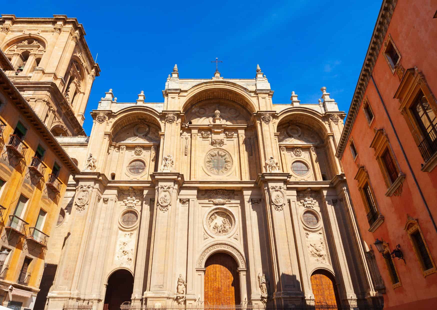 Most Popular Places To Visit In Spain: Best Things to Know Before Visiting Granada Spain