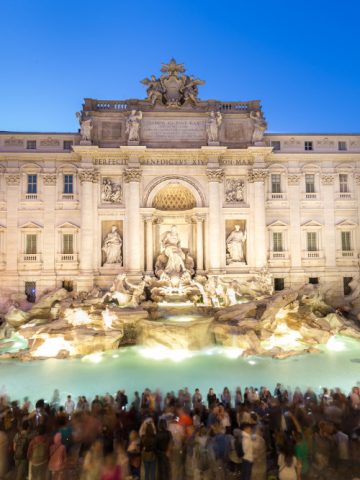 How To Behave As A Tourist: The Secret Etiquette of Visiting Famous Landmarks (What Locals Hate)