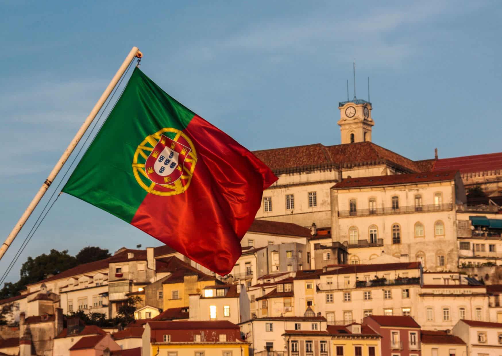 15 Unspoken Rules of Portuguese Life That Tourists Never Understand