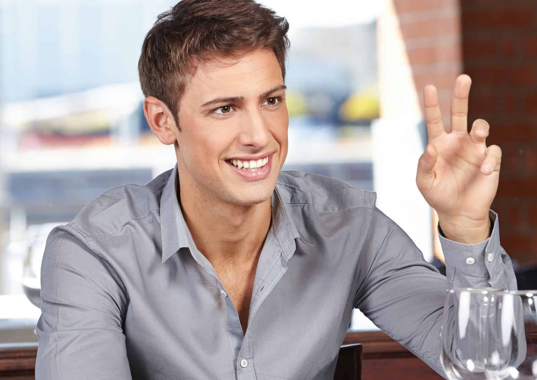 15 ‘Rude’ Restaurant Habits Americans Don’t Realize They’re Doing in Europe (Until It’s Too Late) 6 Flagging Down the Waiter