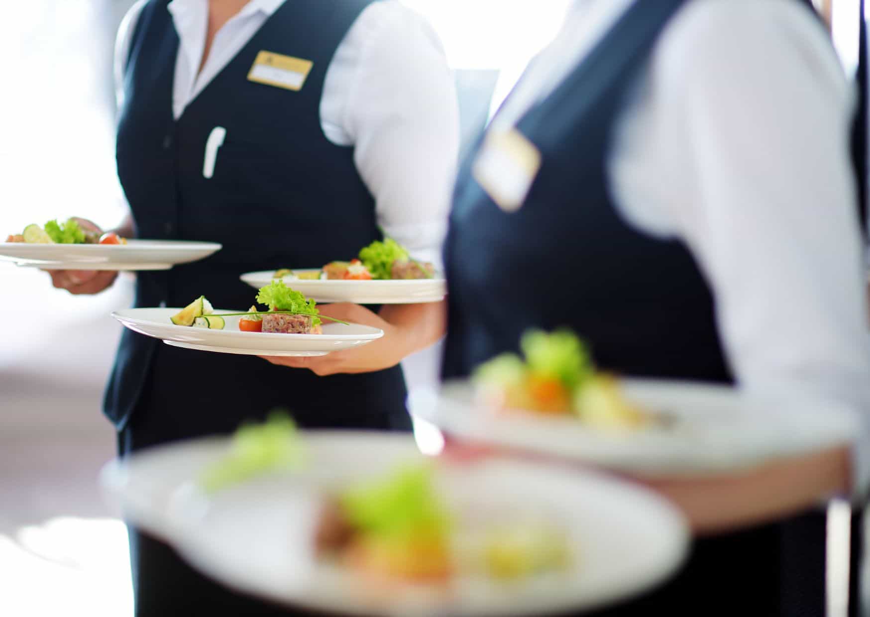 15 ‘Rude’ Restaurant Habits Americans Don’t Realize They’re Doing in Europe (Until It’s Too Late) 5 15 'Rude' Restaurant Habits Americans Can't Stop Doing in Europe