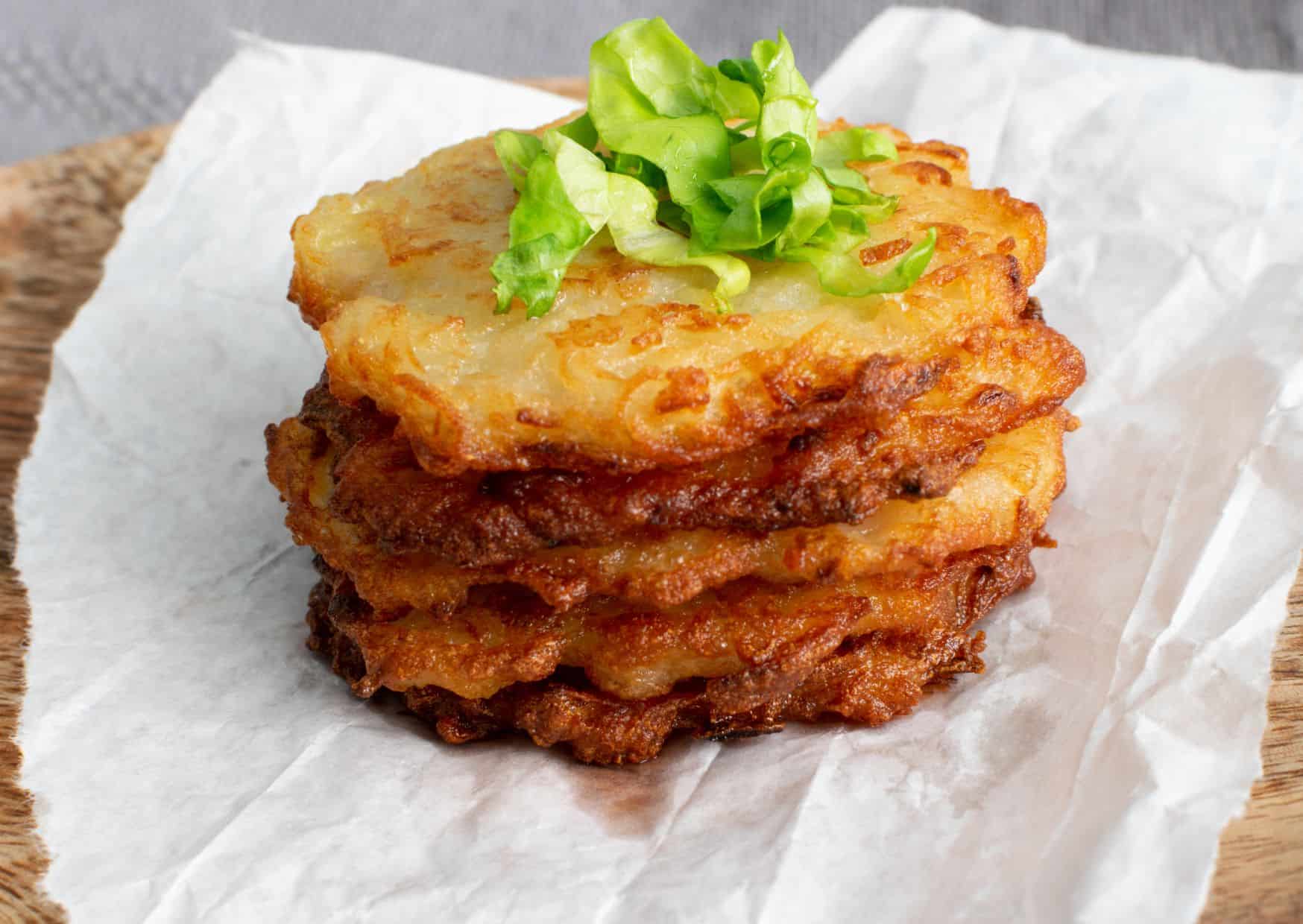 16 Best Food To Try In Christmas Markets 10 Potato Pancakes (Reibekuchen or Latkes)