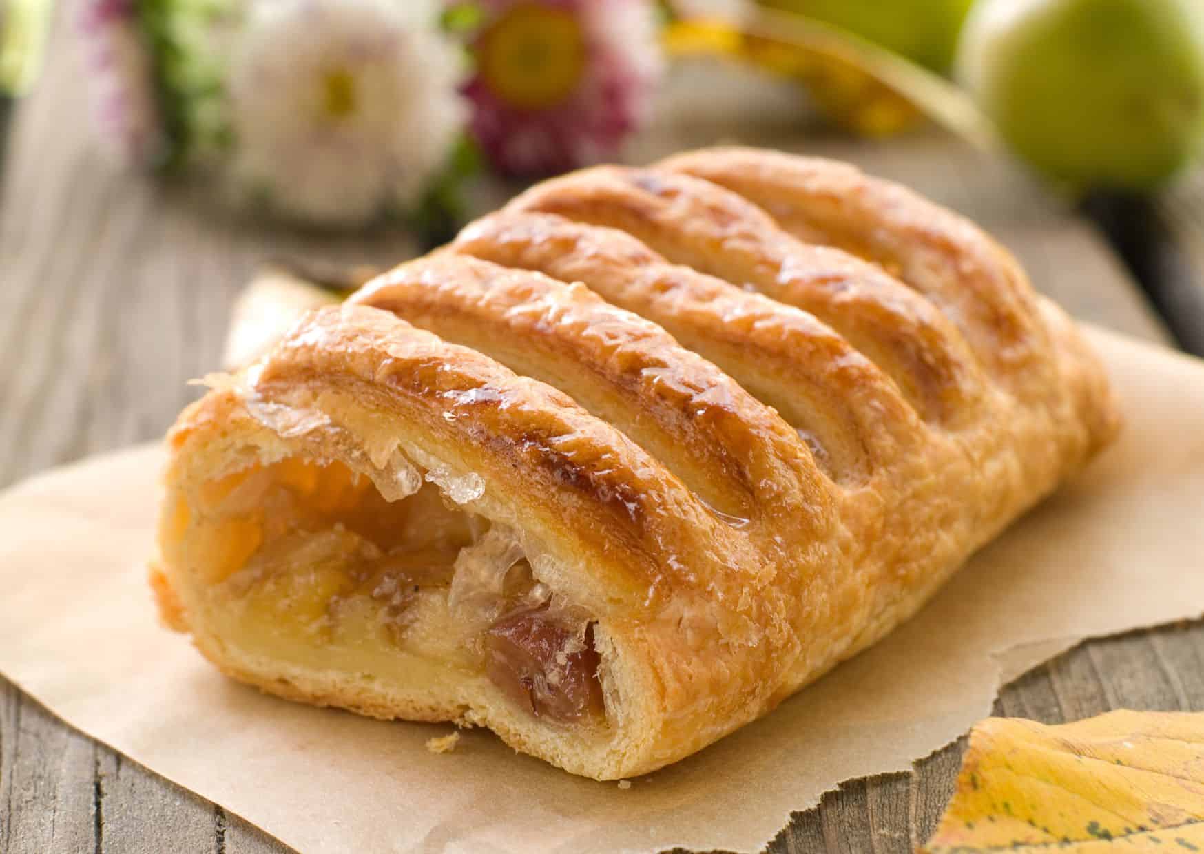16 Best Food To Try In Christmas Markets 15 Strudel (Apfelstrudel