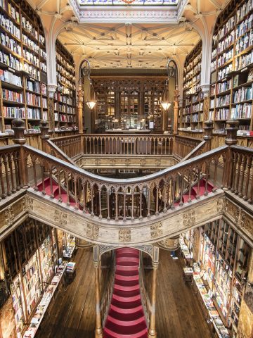 13 Most Popular Tourist Traps in Portugal And How To Avoid Them