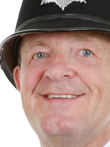 12 British Social Rules That Completely Baffle Americans, 8 British Phrases That Mean the Opposite