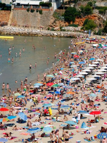 15 Unspoken Rules of European Beaches Americans Never Understand, 15 Daily European Habits That Would Never Work in America, 13 'Normal' European Things That Terrify Americans (5)