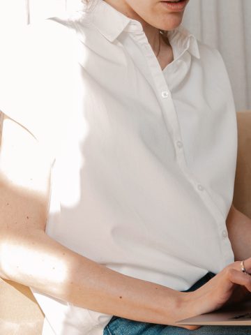 The One Suitcase Wardrobe: 10 Essentials That Make You Look European Anywhere