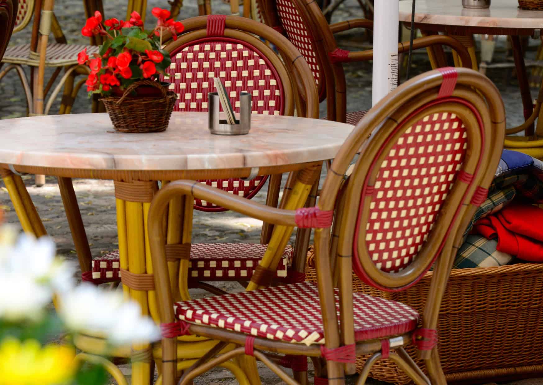 Restaurant Etiquette Rules in Europe 6