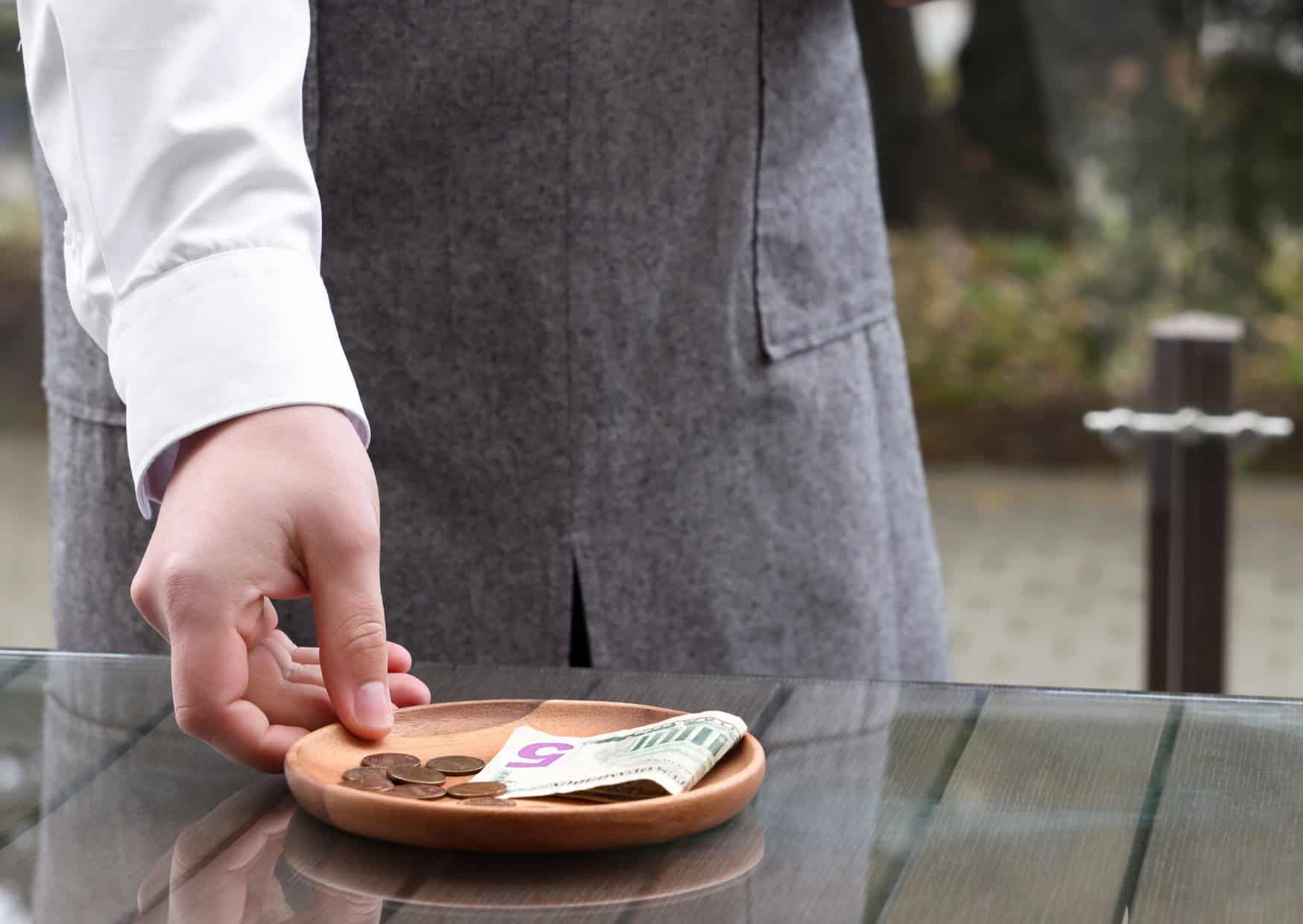 Restaurant Etiquette Rules in Europe 8