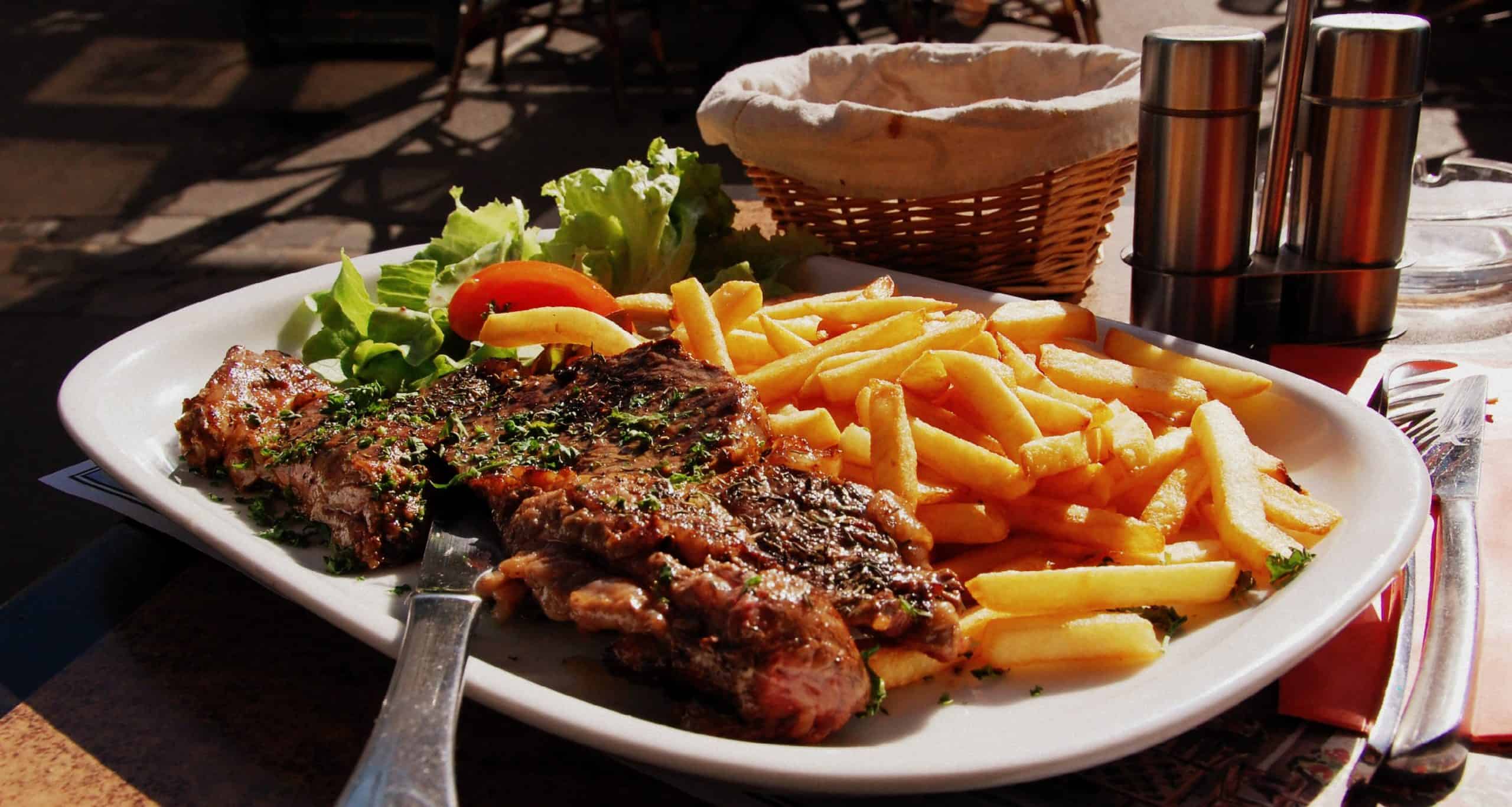 10 Surprising Foods the French Actually Eat Every Day (It’s Not Just Baguettes and Brie) 4 Steak frites France scaled