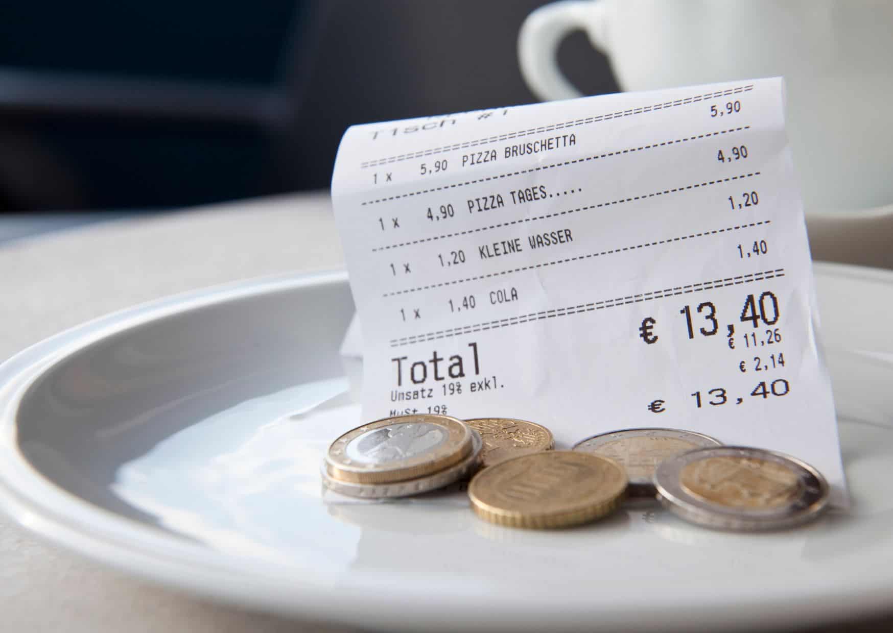 13 American Trends That Make Europeans Roll Their Eyes, Stop Doing This! 7 Habits That Scream “I’m an American Abroad”, 15 Unspoken Rules of Italian Life That Tourists Never Understand