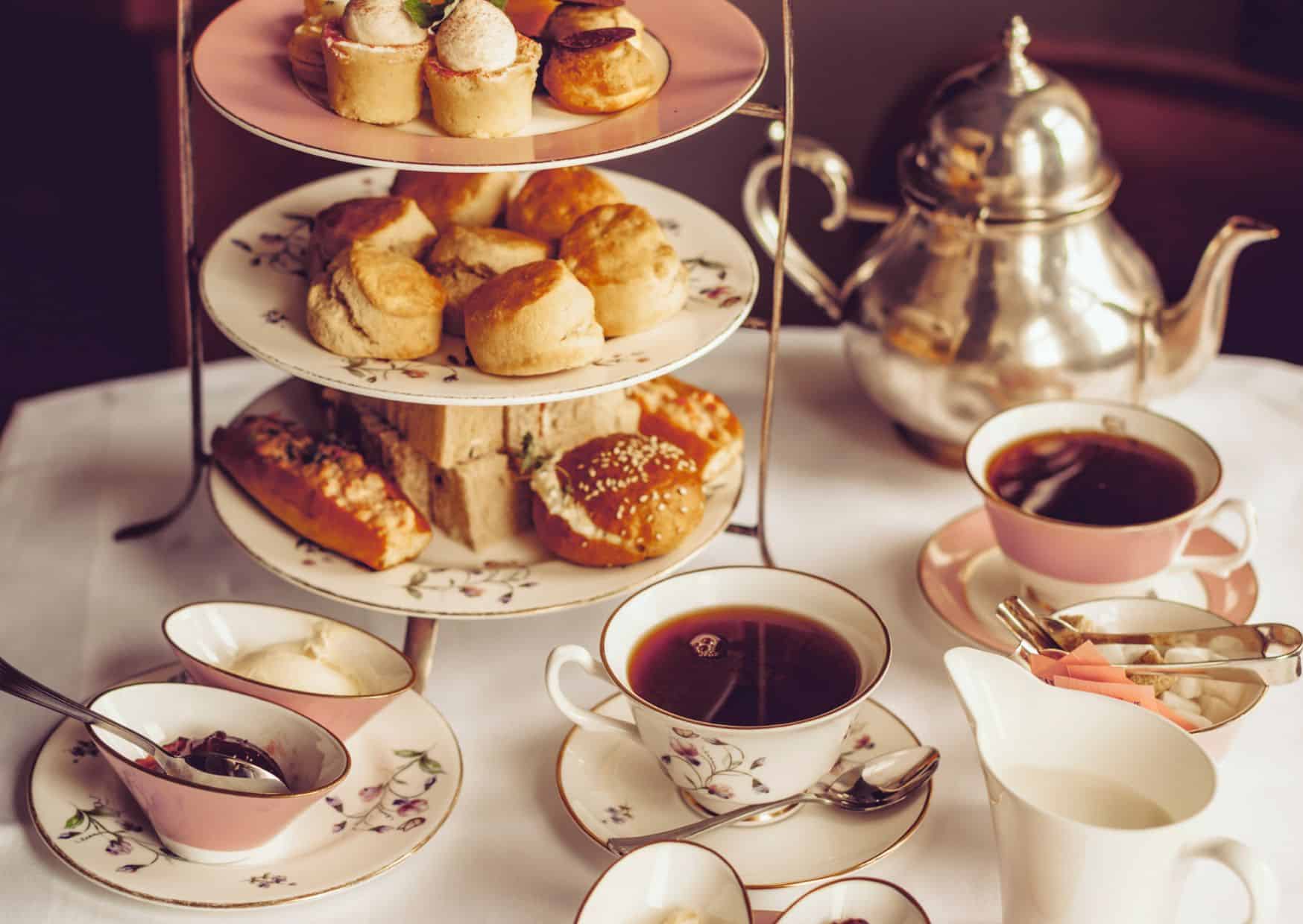 20 Unspoken Rules of British Life That Tourists Often Don’t Understand