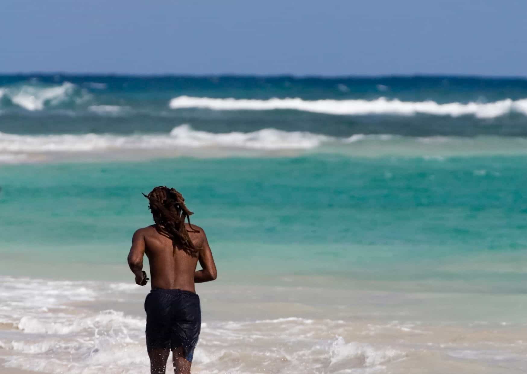 20 Unspoken Rules Of Caribbean Beaches That Tourists Can't Understand 3 USA 21