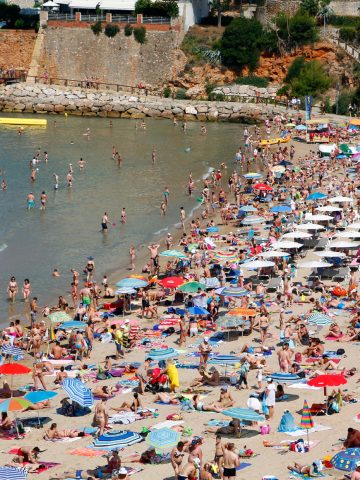 Why Americans Are Starting to Avoid These 7 “Instagram-Famous” Countries, Top 10 Things Europe Does Better Than the USA for Travelers