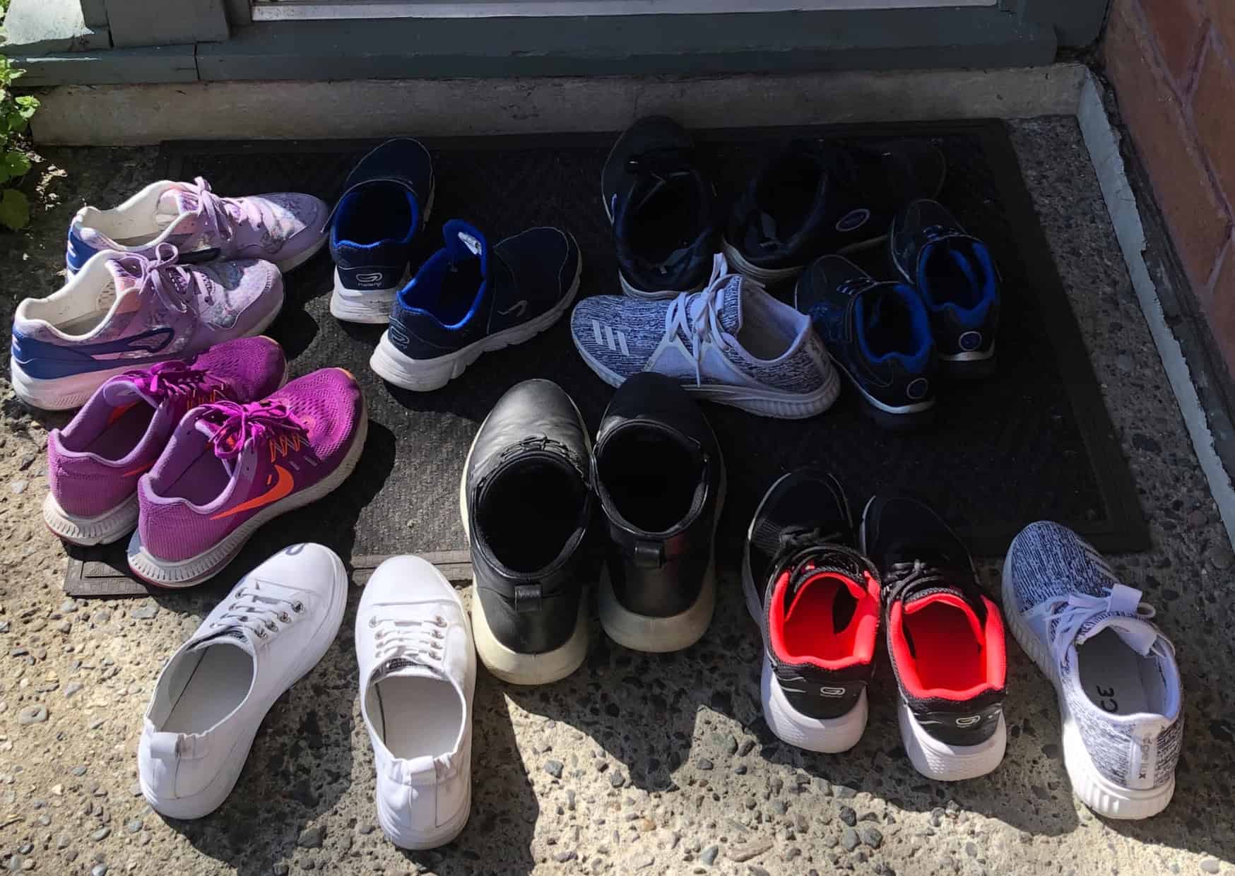 From Shoes to Silence: 8 Social Rules That Surprise Americans in Asia 3 8 Social Rules That Shock Americans in Asian Cities 3