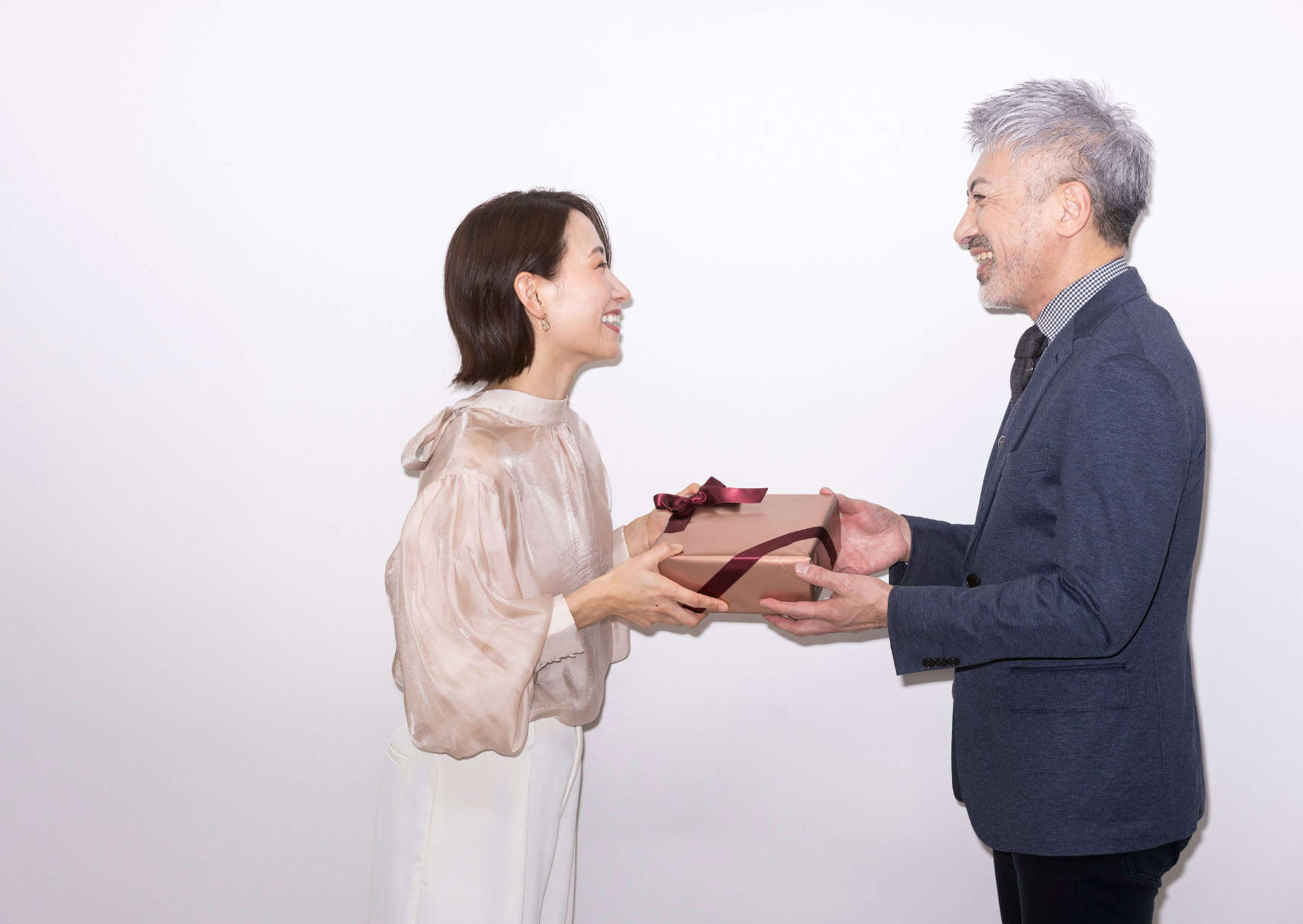 From Shoes to Silence: 8 Social Rules That Surprise Americans in Asia 7 8 Social Rules That Shock Americans in Asian Cities 7